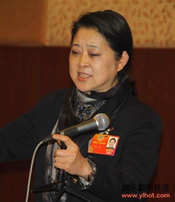 倪萍今年当哑巴被批 倪萍自觉委屈拒媒体采访/图